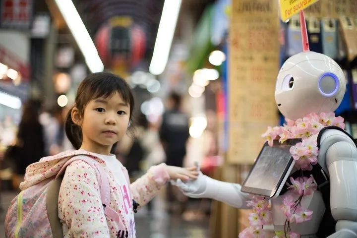 手机内卷，软实力成了硬道理新能源汽车，越过历史拐点