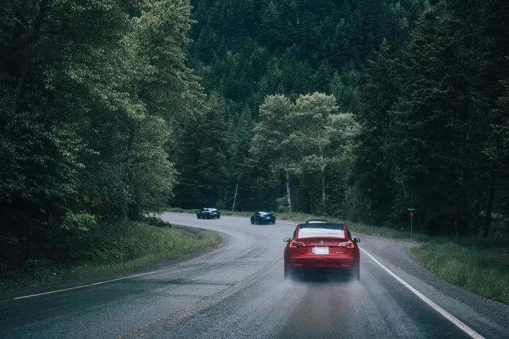 手机内卷，软实力成了硬道理新能源汽车，越过历史拐点