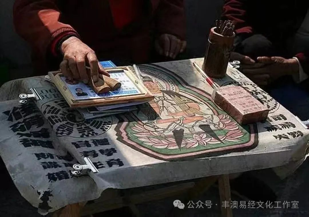 西汉易学大家董仲舒推行阴阳五行之法，京房创立纳甲占卜法，六爻预测法的发展与应用